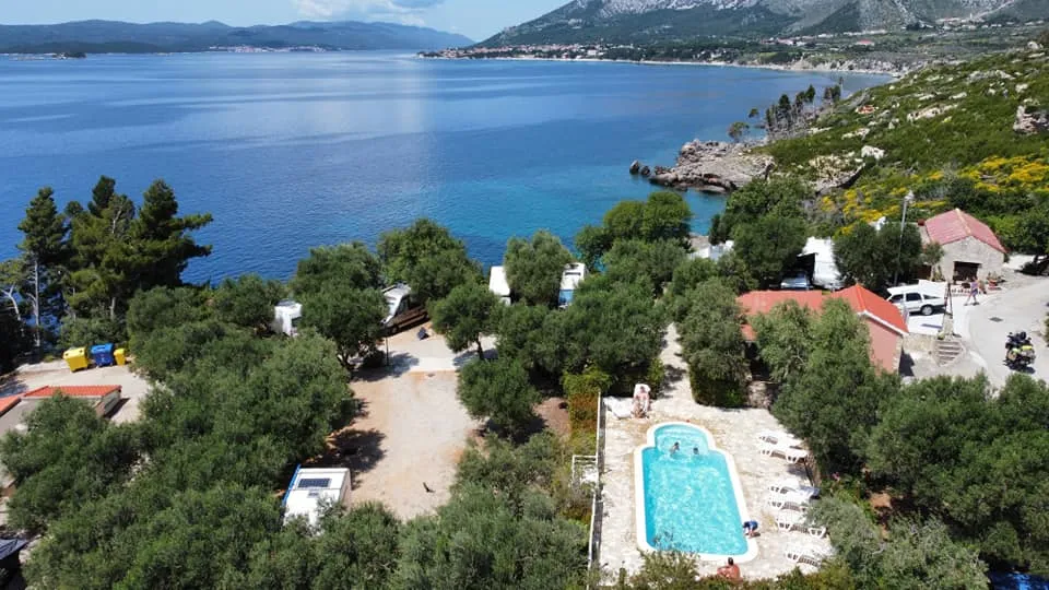Kamp Ponta Mokalo s pogledom na more